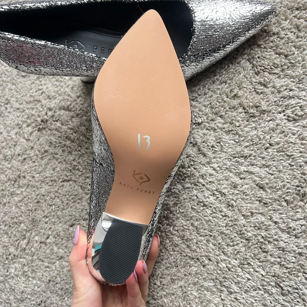 Katy Perry Silver Crackle Pointed Toe Heels
New without tags - Picture 4 of 7
